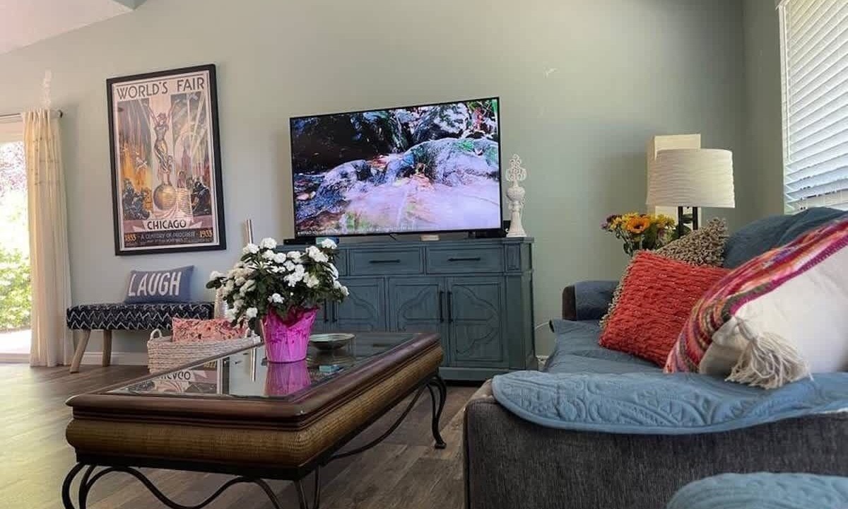 Photo of Livingroom in North Auburn