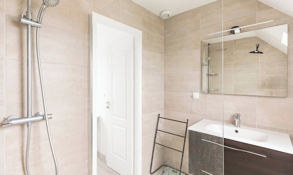 Photo of Bathroom in Esson