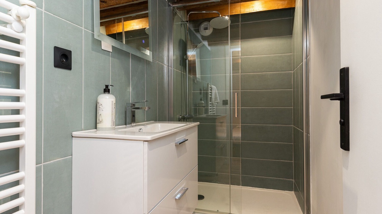 Photo of Bathroom in 2nd Arrondissement