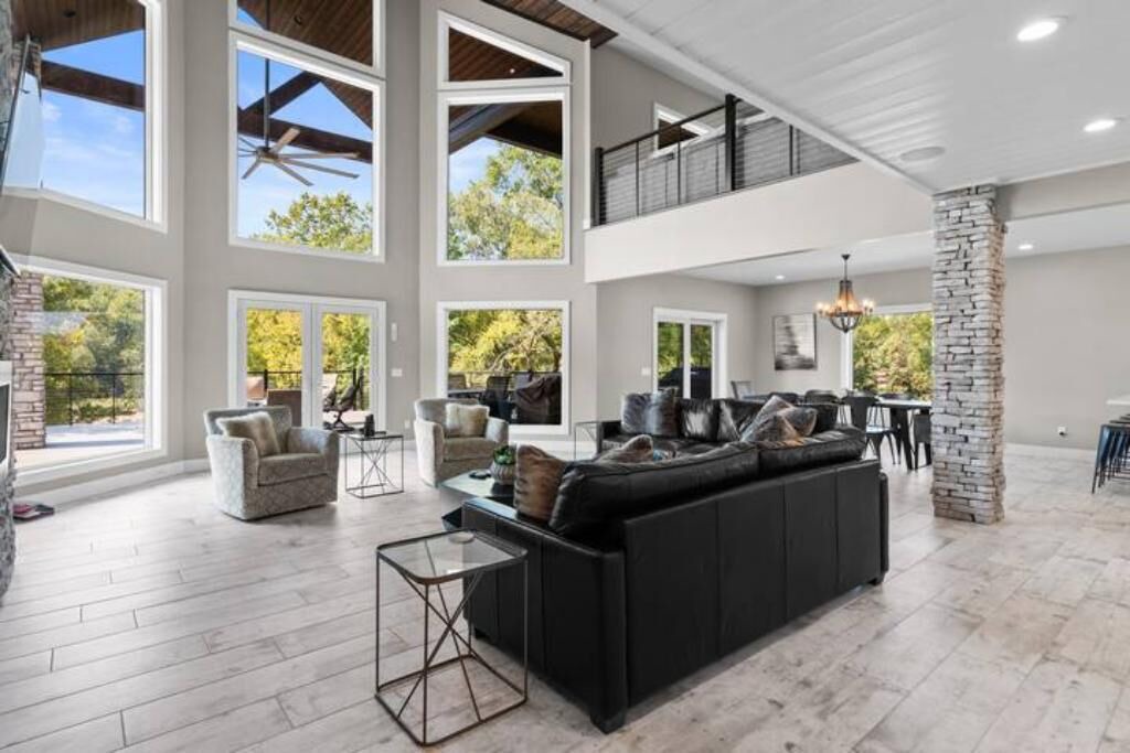 Photo of Livingroom in Van Buren