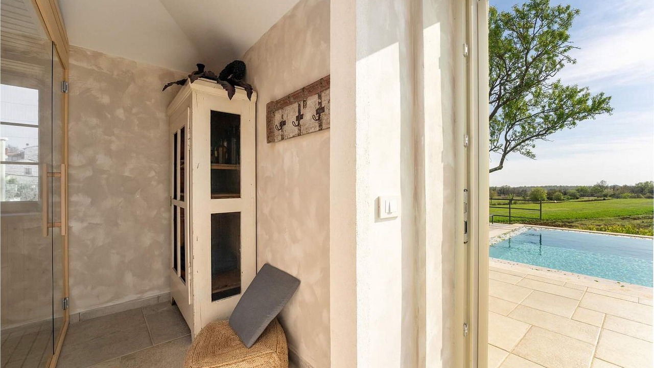 Photo of Others in Rapavel