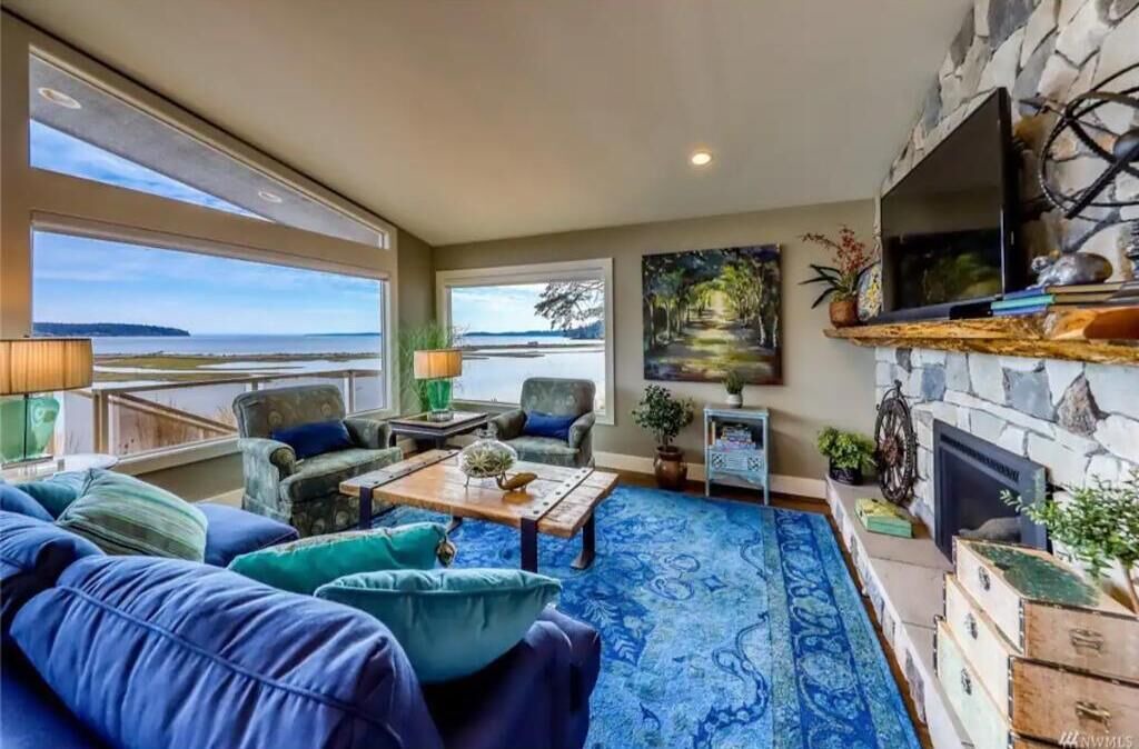 Photo of Livingroom in Port Hadlock