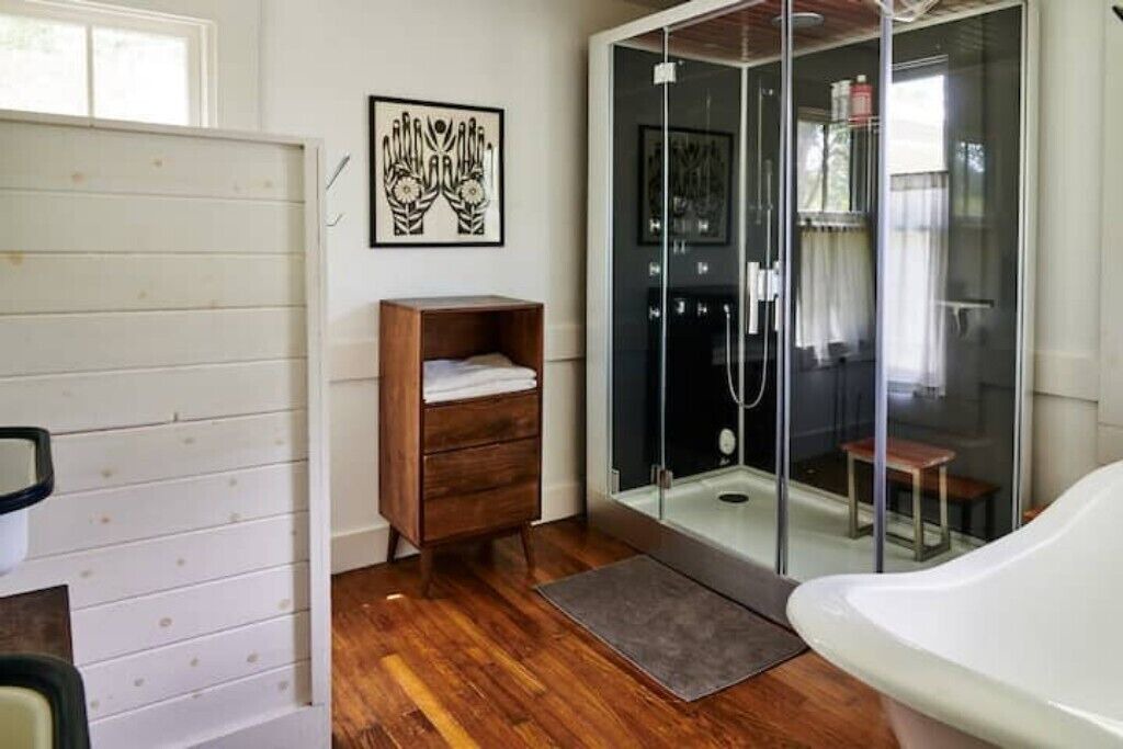 Photo of Bathroom in Chattahoochee Hills