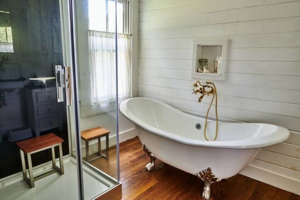 Photo of Bathroom in Chattahoochee Hills