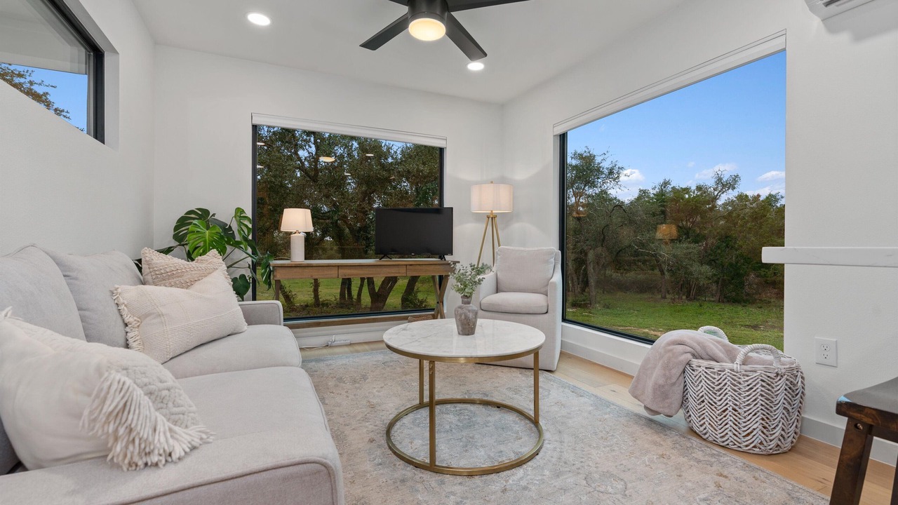 Photo of Livingroom in Brushy Bend Park
