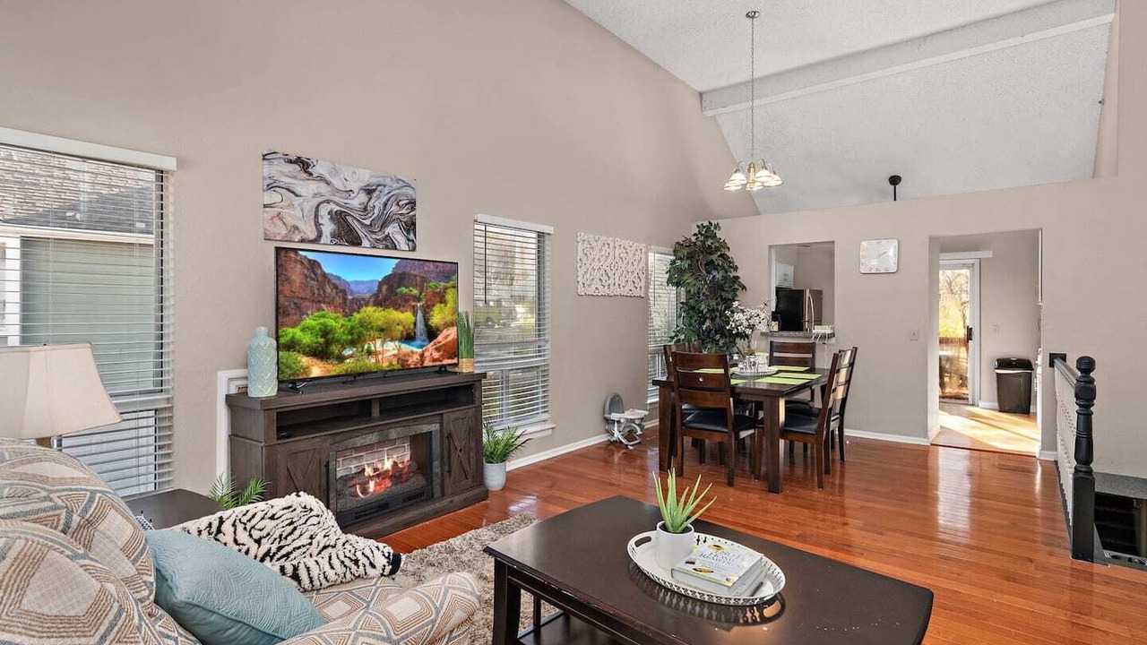 Photo of Livingroom in Lenexa