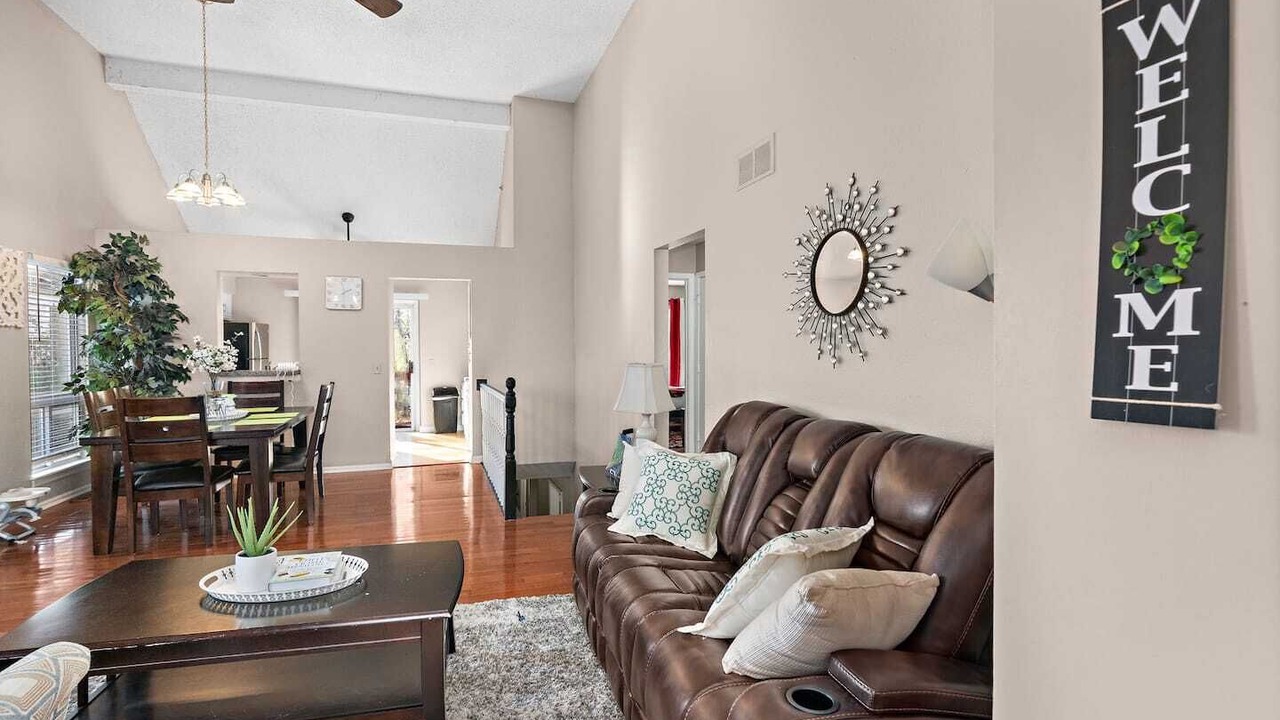Photo of Livingroom in Lenexa