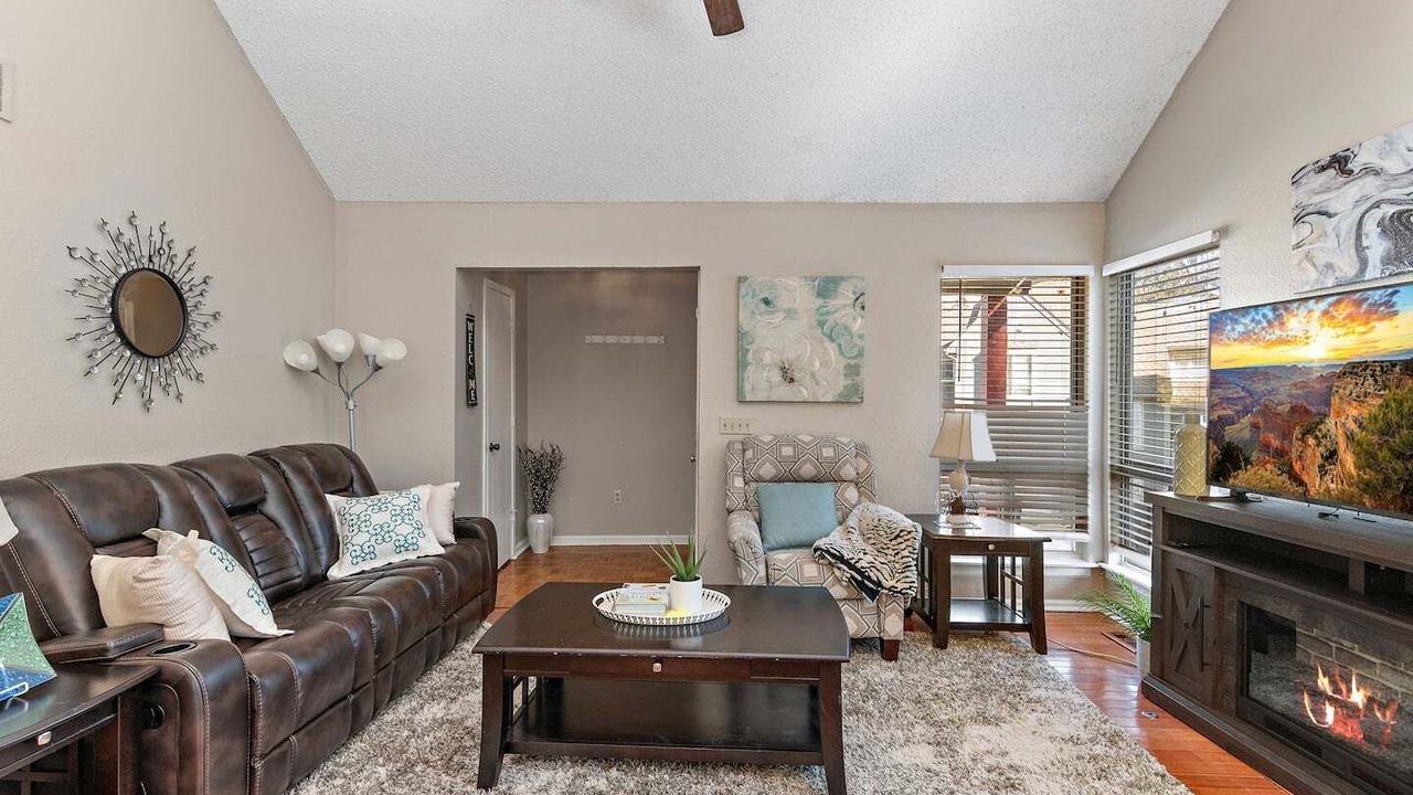 Photo of Livingroom in Lenexa