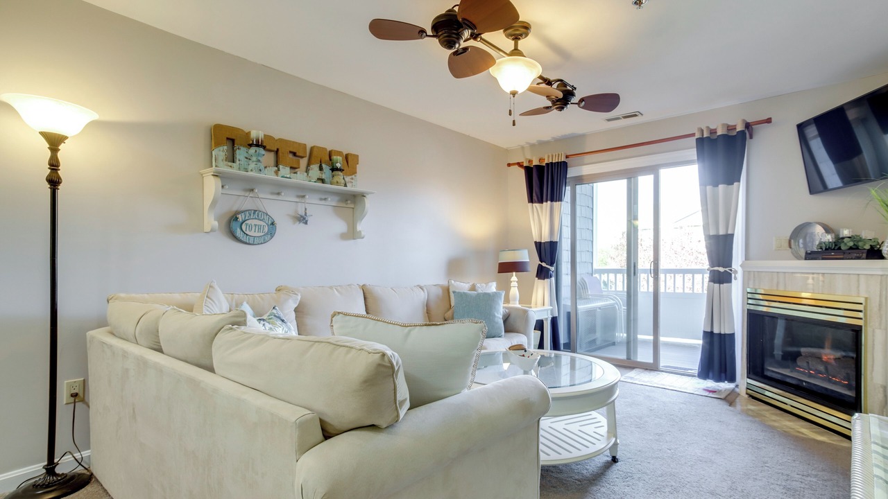 Photo of Livingroom in Heron Harbour Isle