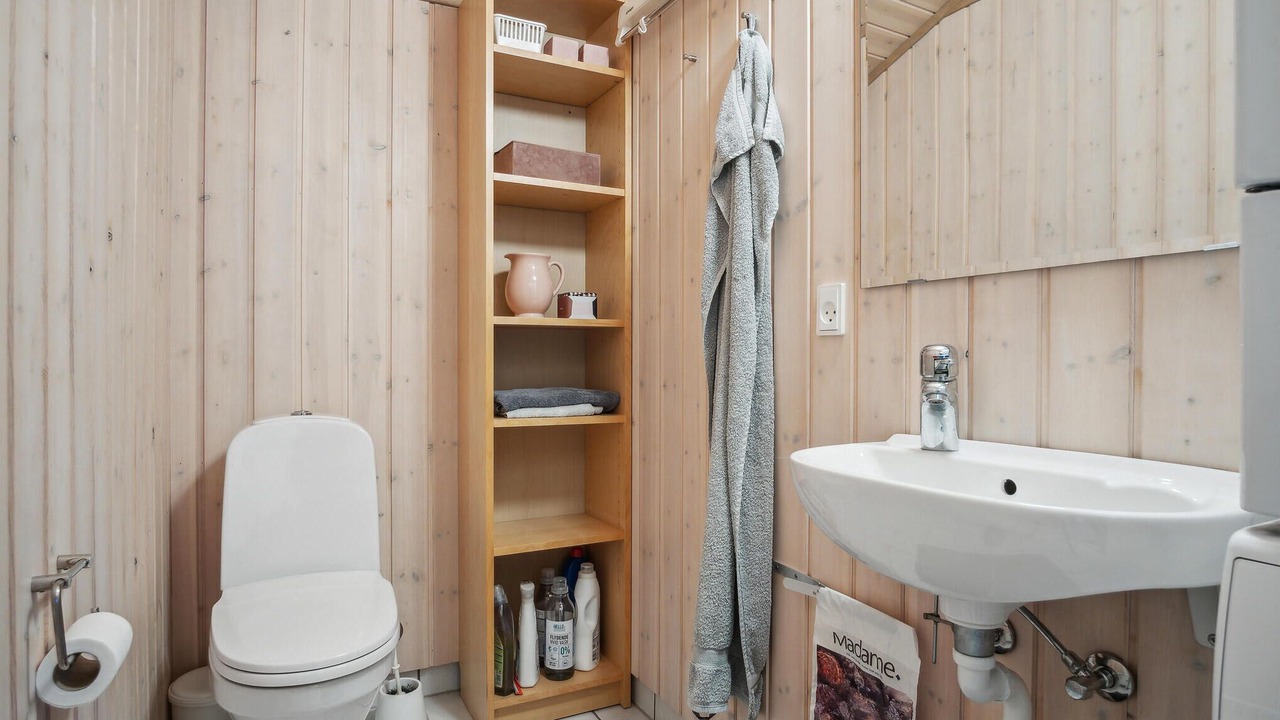 Photo of Bathroom in Beder Malling