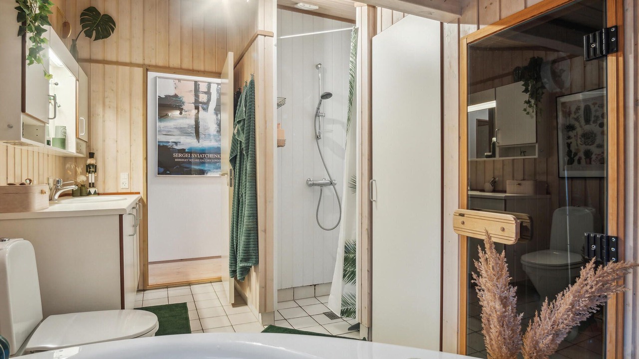 Photo of Bathroom in Beder Malling