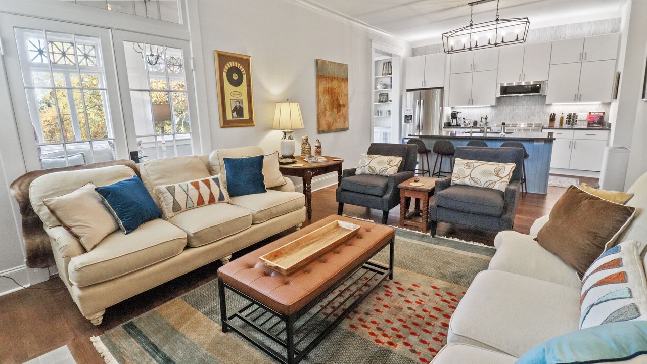 Photo of Livingroom in Central Gardens