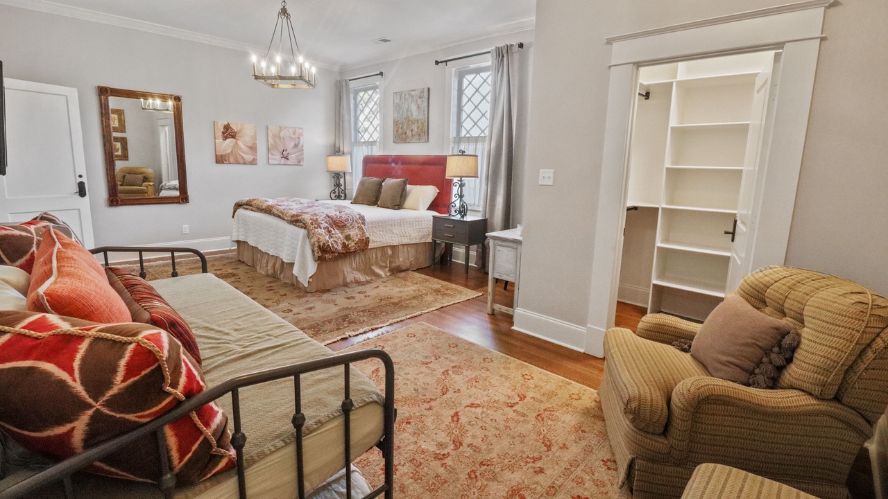 Photo of Bedroom in Central Gardens
