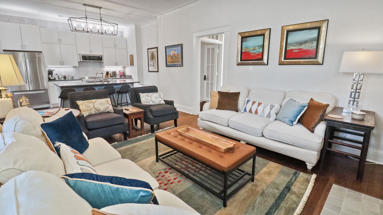 Photo of Livingroom in Central Gardens