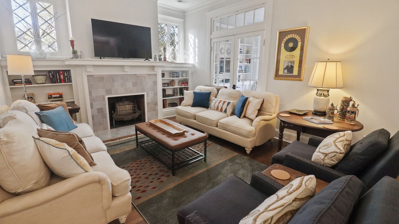 Photo of Livingroom in Central Gardens