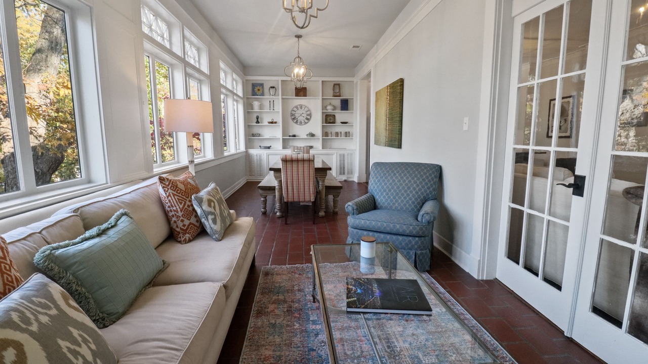 Photo of Livingroom in Central Gardens