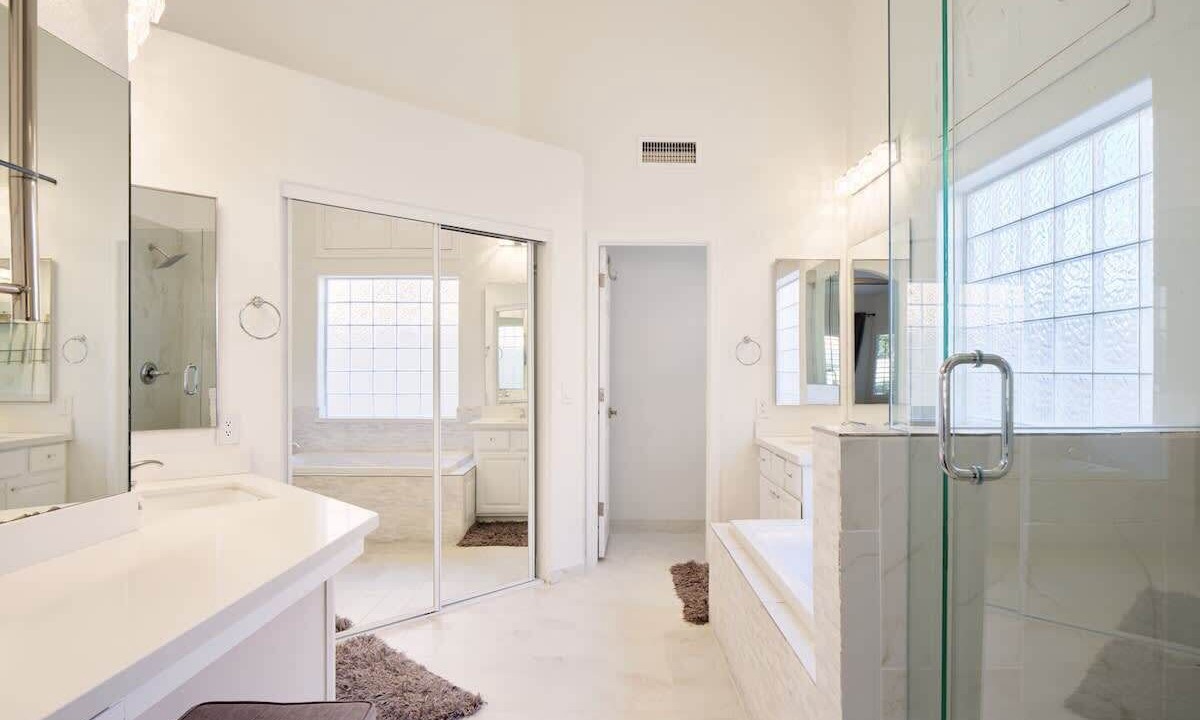 Photo of Bathroom in Arabian Crest