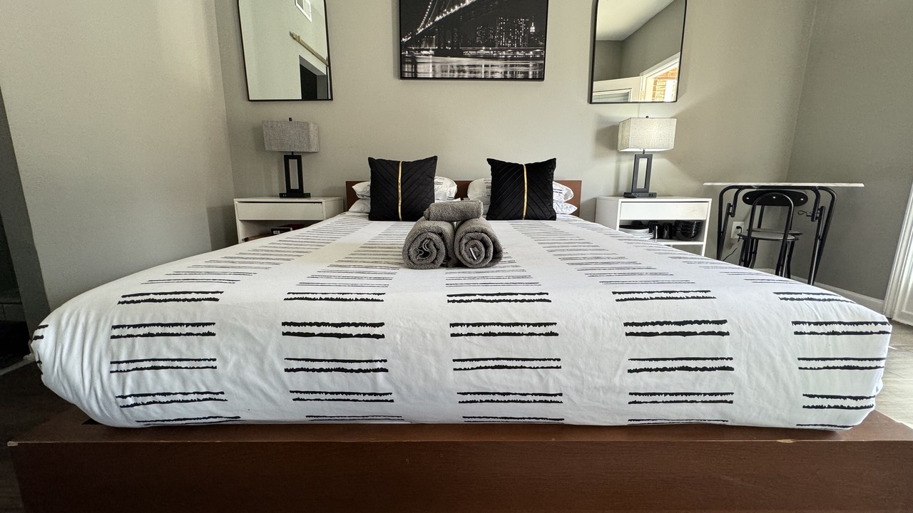 Photo of Bedroom in Midtown