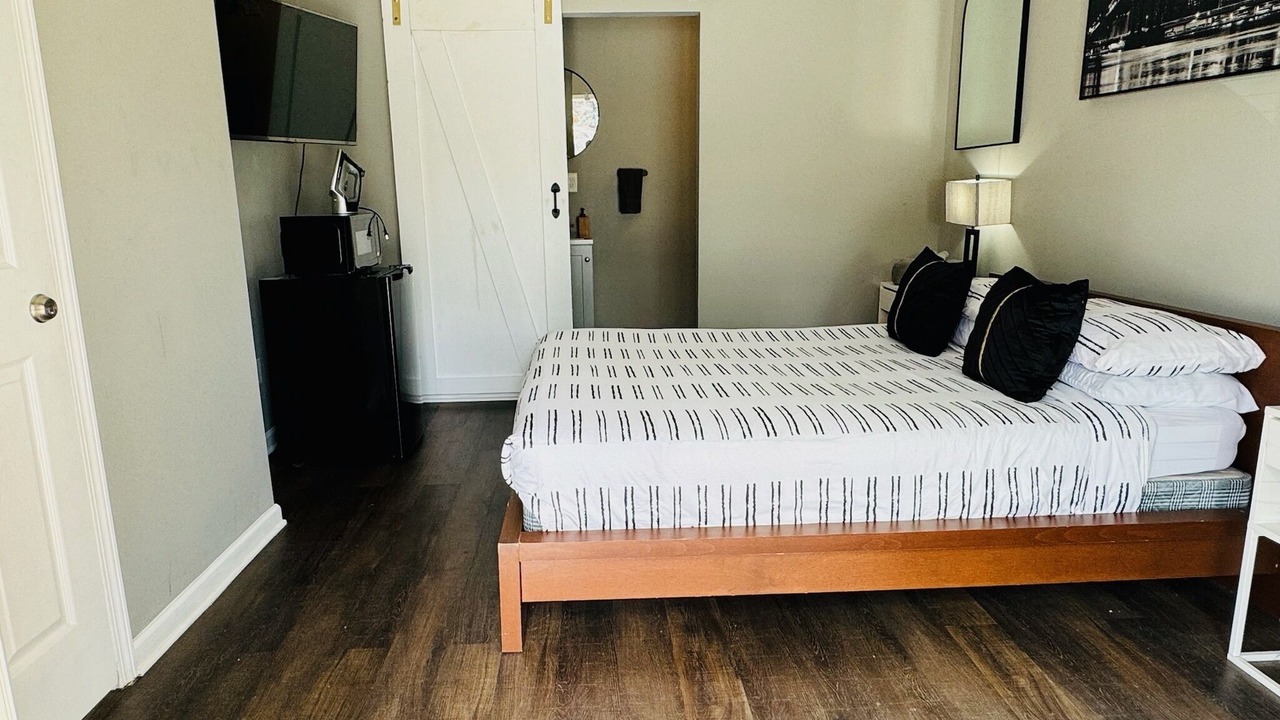 Photo of Bedroom in Midtown