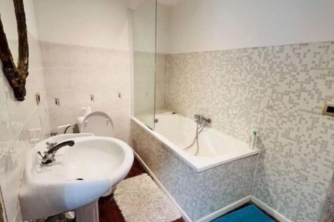 Photo of Bathroom in Humieres