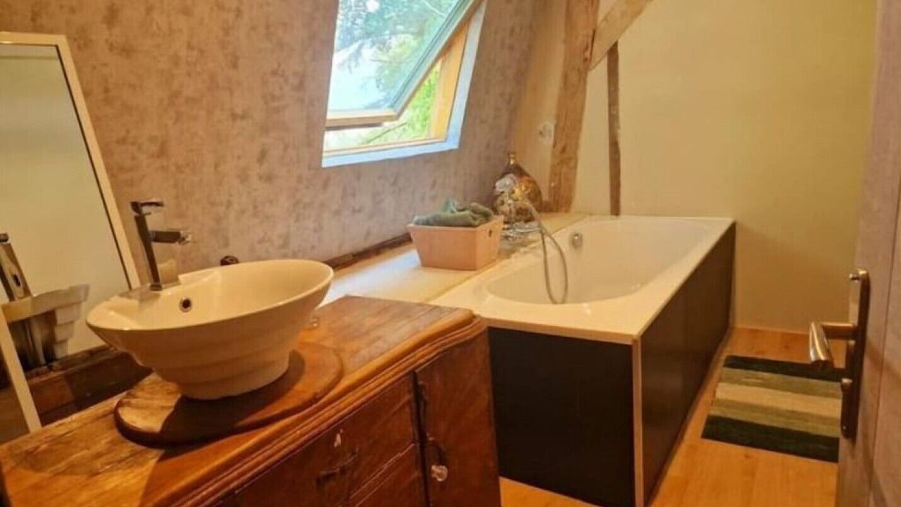 Photo of Bathroom in Humieres