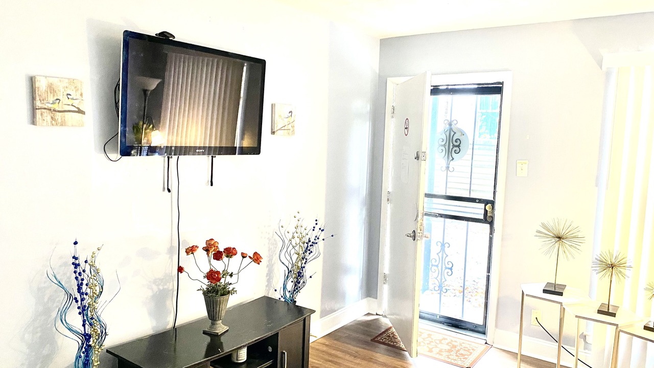 Photo of Livingroom in Crosstown