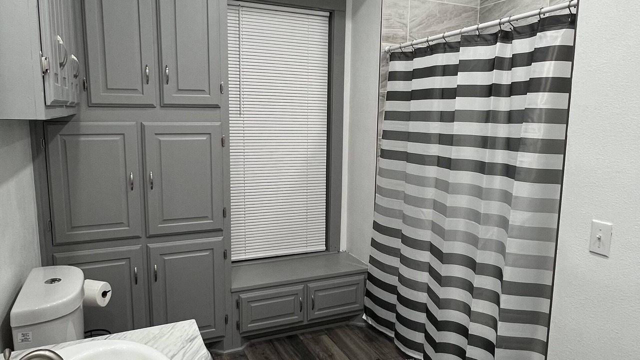 Photo of Bathroom in Dawn