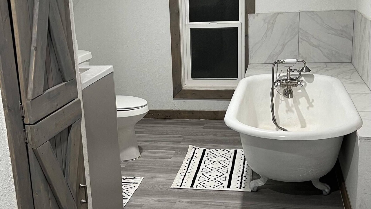 Photo of Bathroom in Dawn
