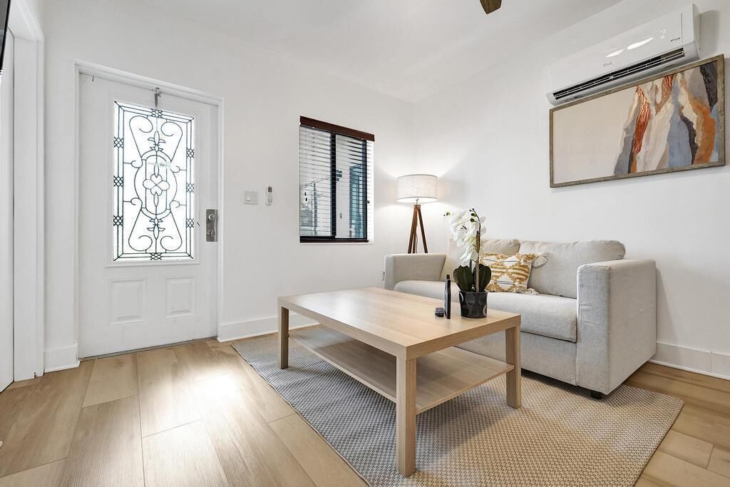 Photo of Livingroom in North Beach