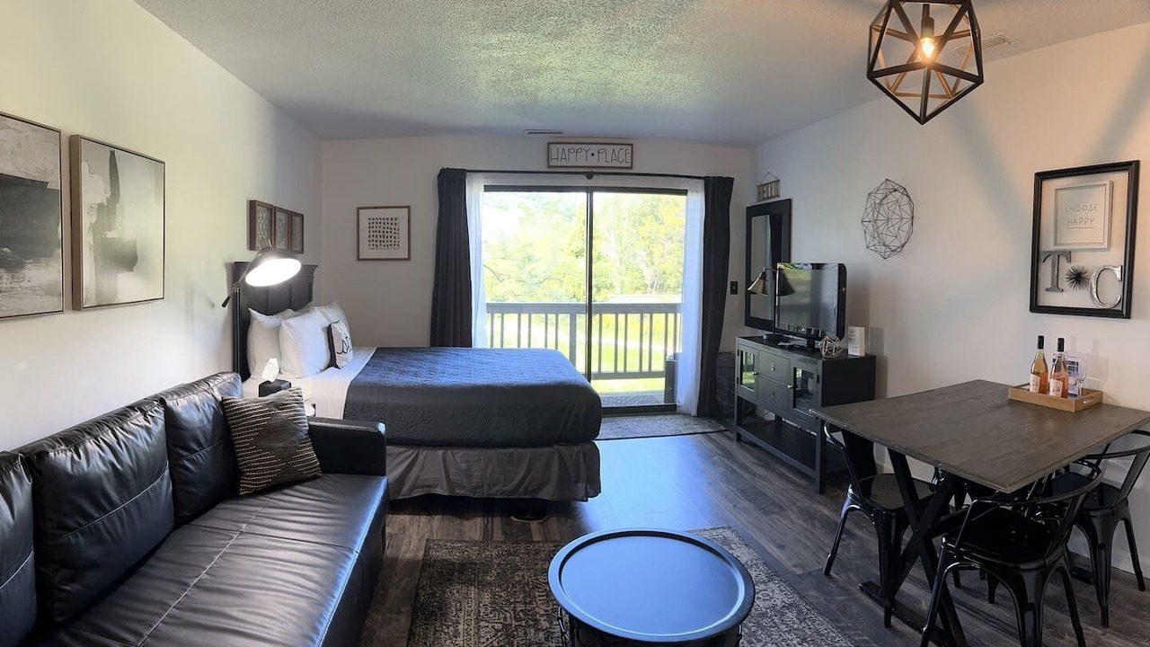 Photo of Bedroom in Acme