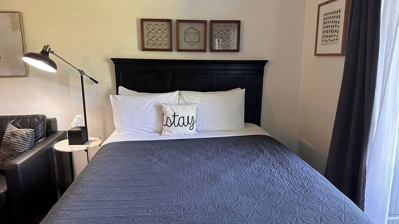 Photo of Bedroom in Acme