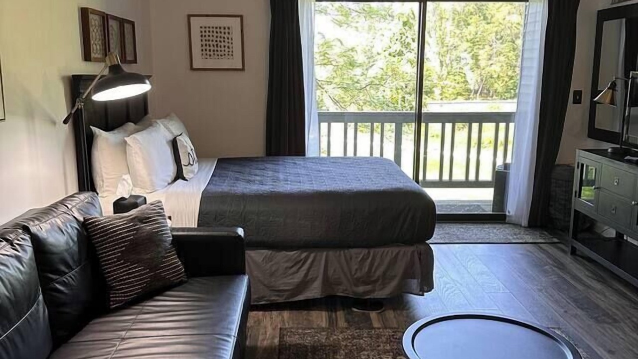 Photo of Bedroom in Acme