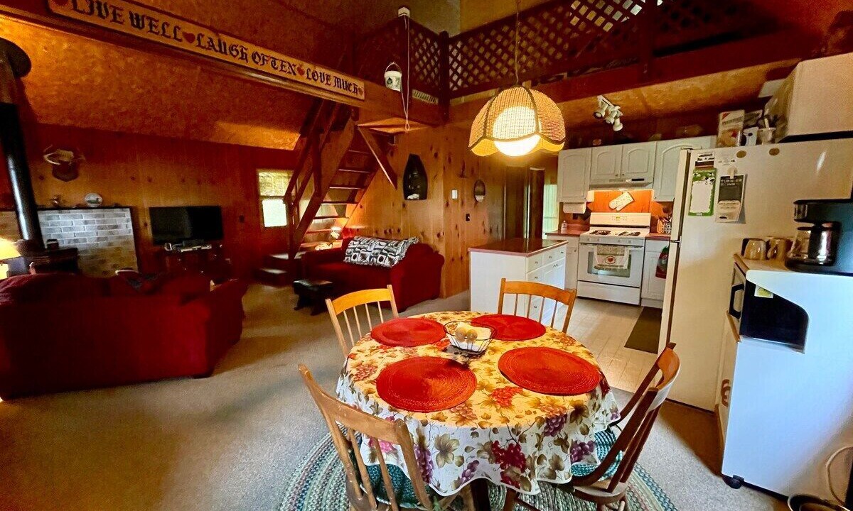 Photo of Livingroom in Town of Macomb