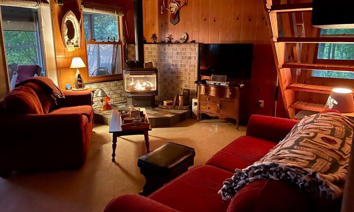 Photo of Livingroom in Town of Macomb