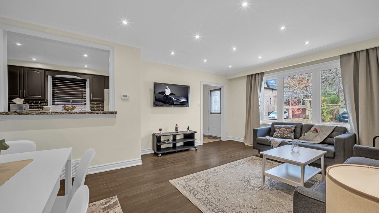 Photo of Livingroom in Newtonbrook