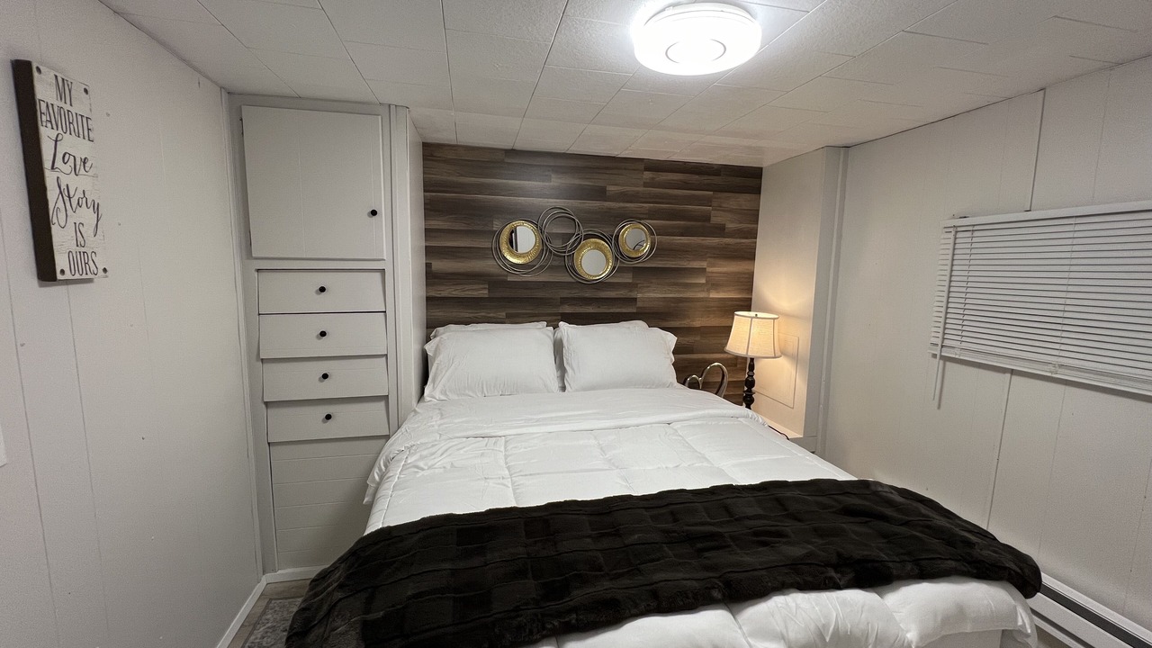 Photo of Bedroom in Marietta-Alderwood