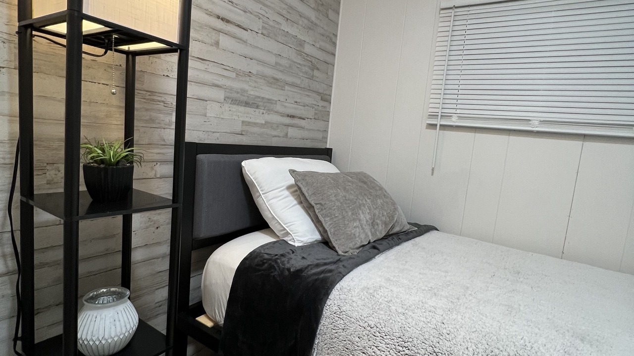 Photo of Bedroom in Marietta-Alderwood