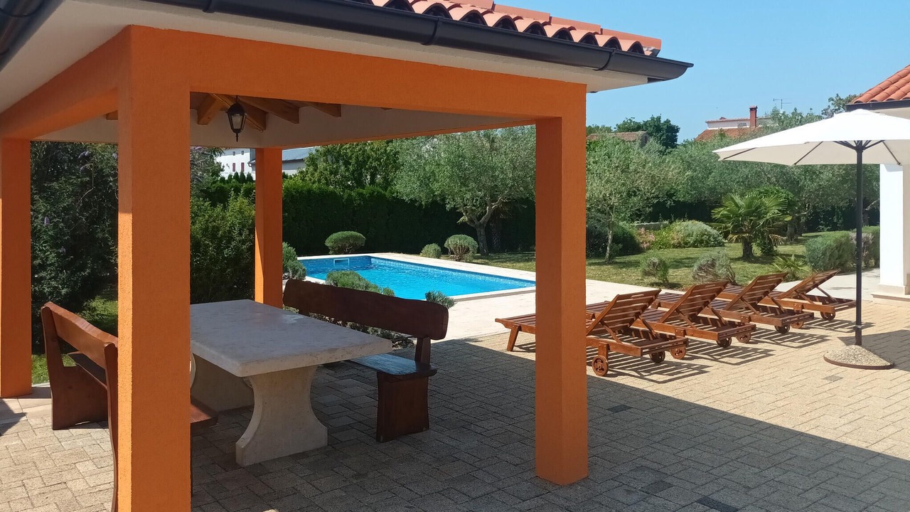 Photo of Outdoor in Tinjan