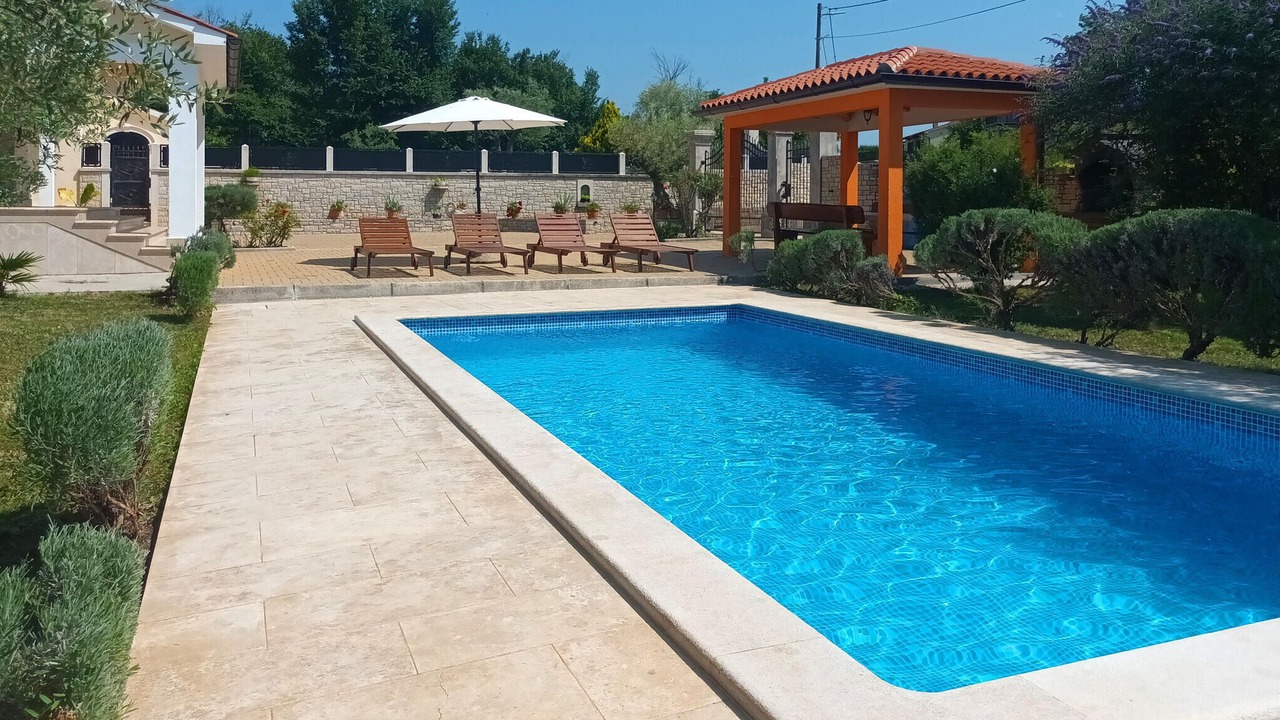 Photo of Outdoor in Tinjan
