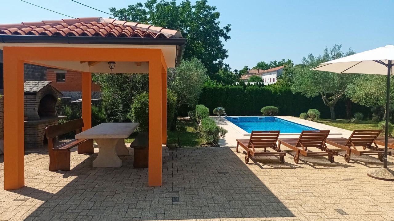 Photo of Outdoor in Tinjan