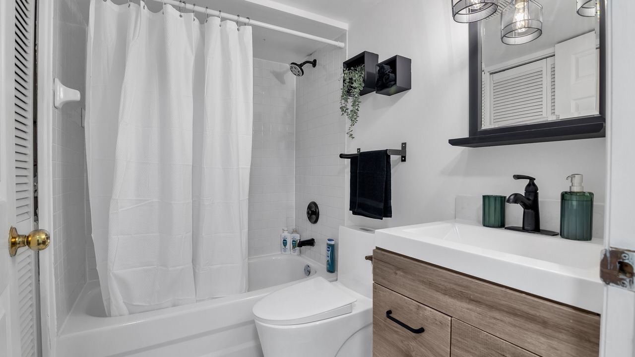 Photo of Bathroom in Cabbagetown South