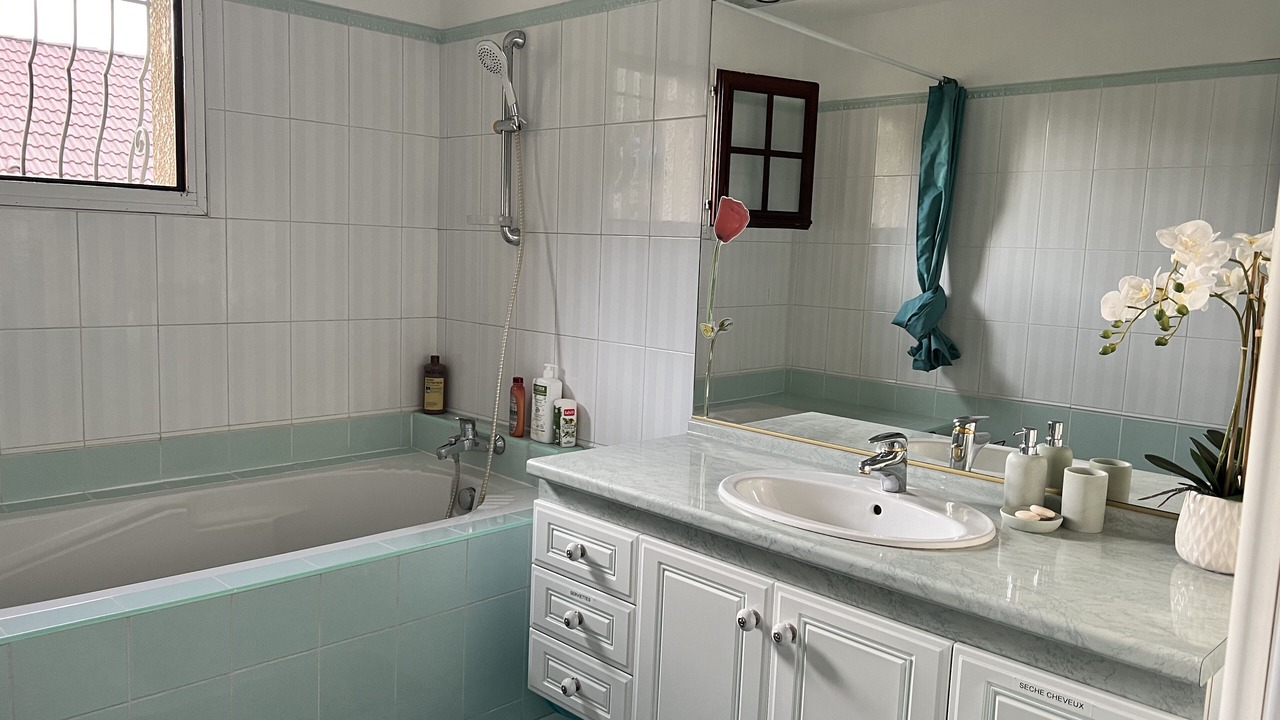 Photo of Bathroom in Vezillon