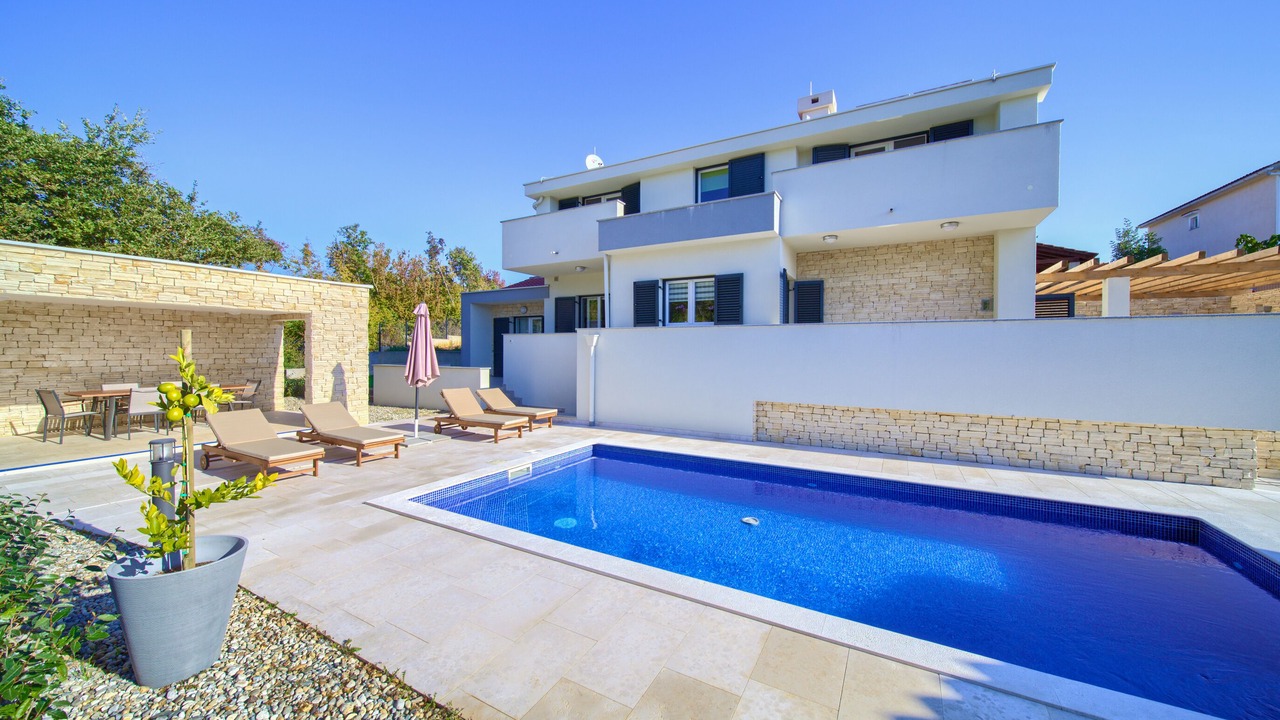 Photo of Outdoor in Risika