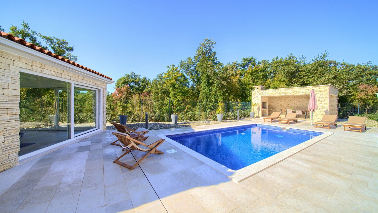 Photo of Outdoor in Risika