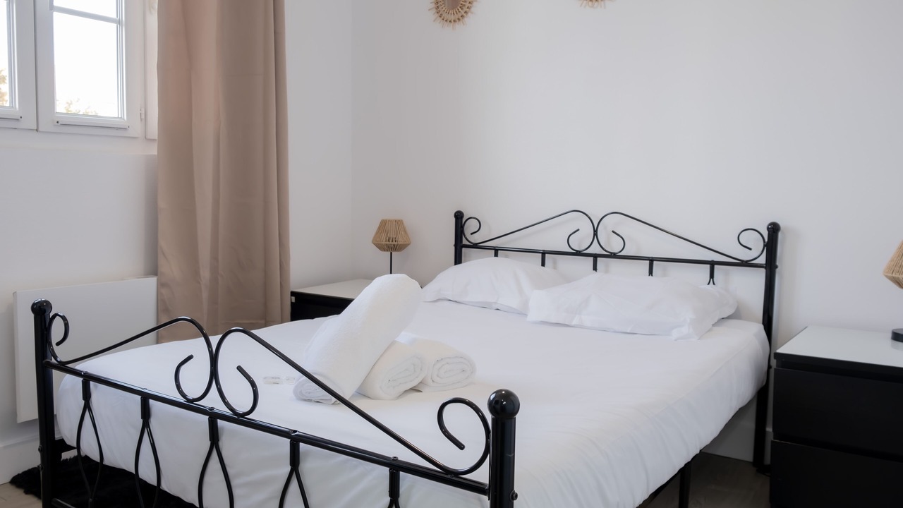 Photo of Bedroom in Le Bourget