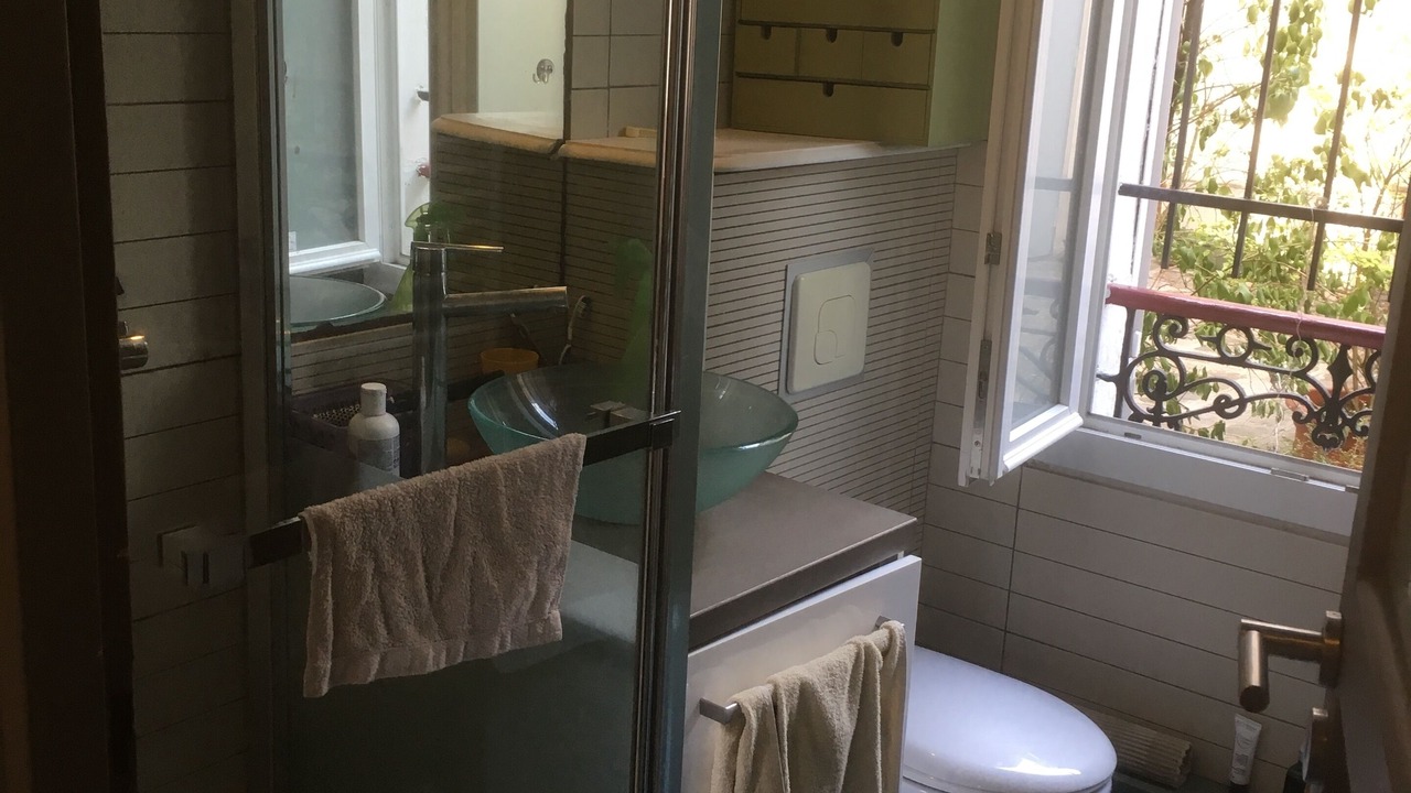 Photo of Bathroom in Les Lilas