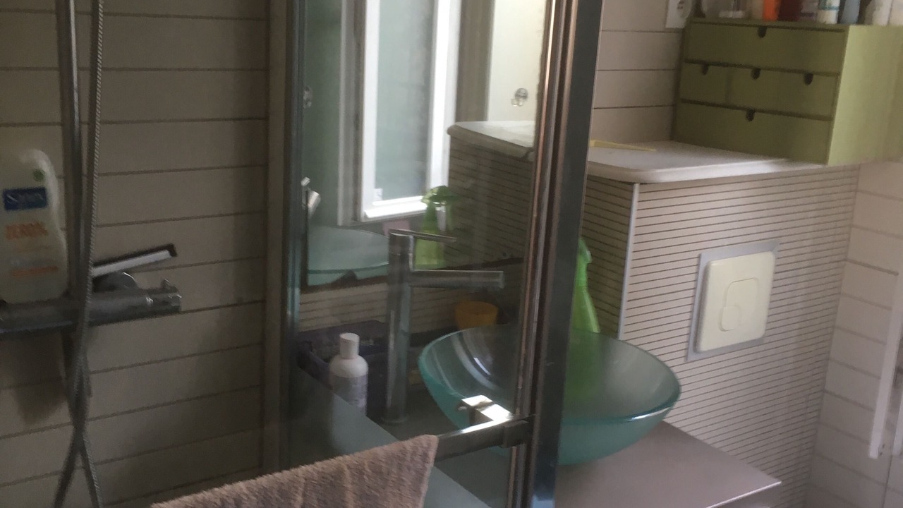 Photo of Bathroom in Les Lilas