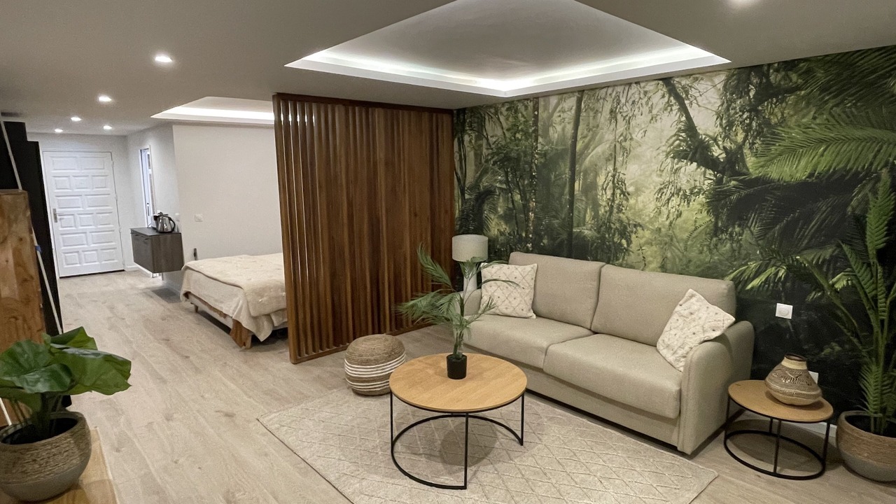 Photo of Others in Cul de Sac