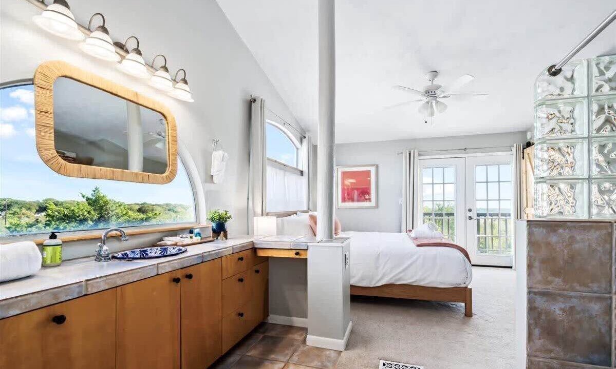 Photo of Bedroom in Manor