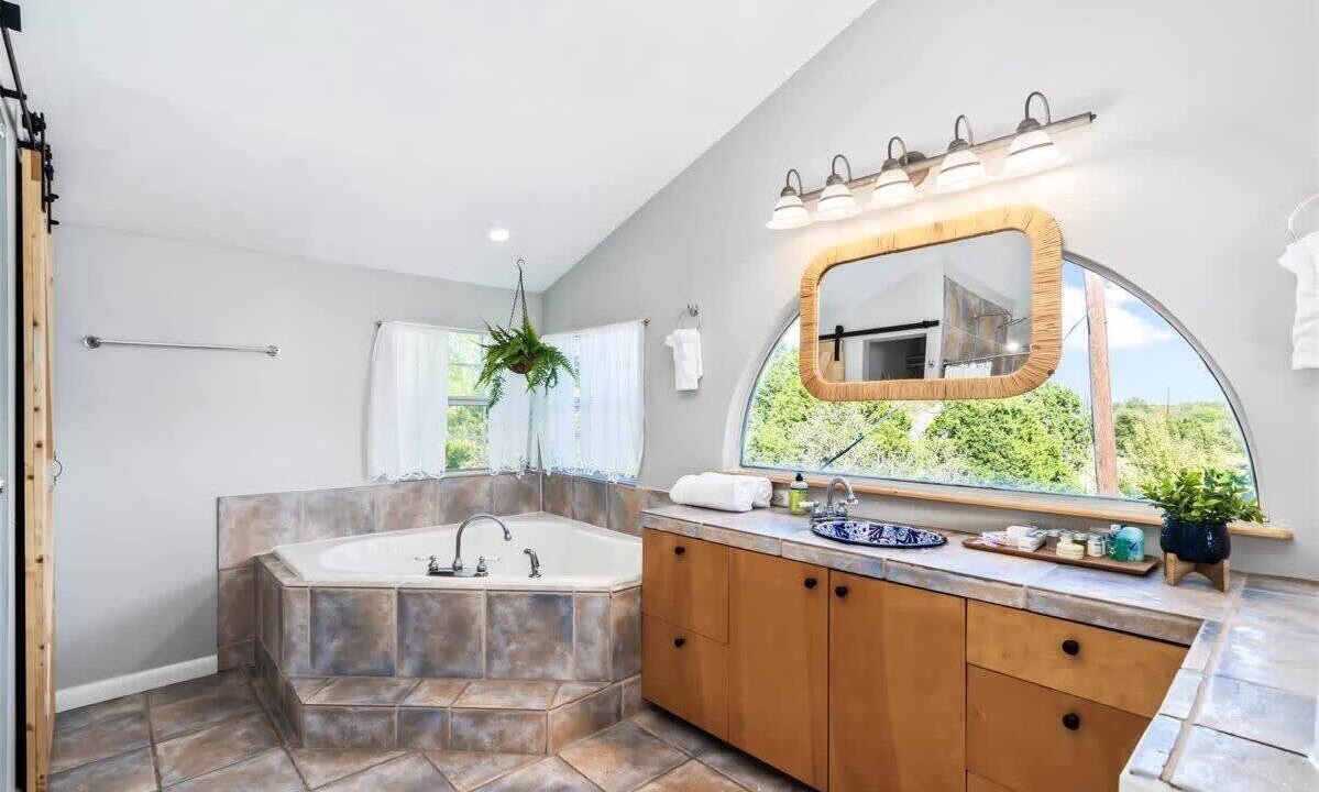Photo of Bathroom in Manor